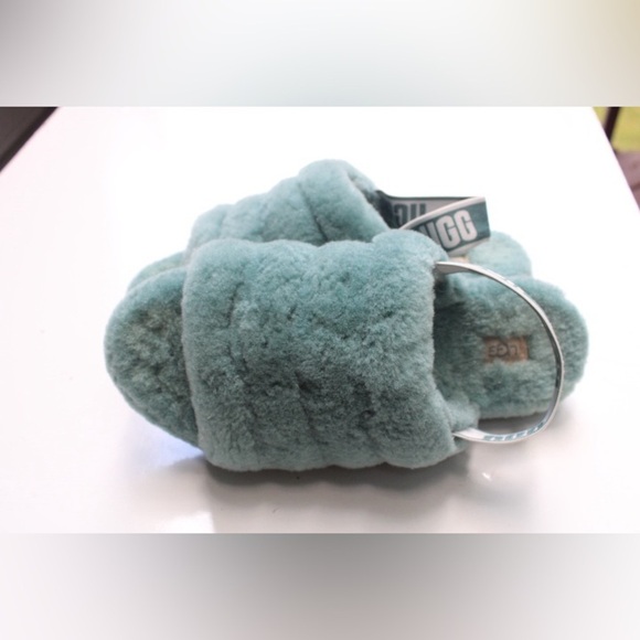 UGG Fluff Yea slides - Picture 8 of 12